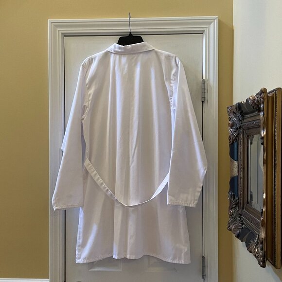 Women's RMF Scrubs Lab Coat White Size M 4-Button, Long Sleeves, Thigh Length - Picture 4 of 5